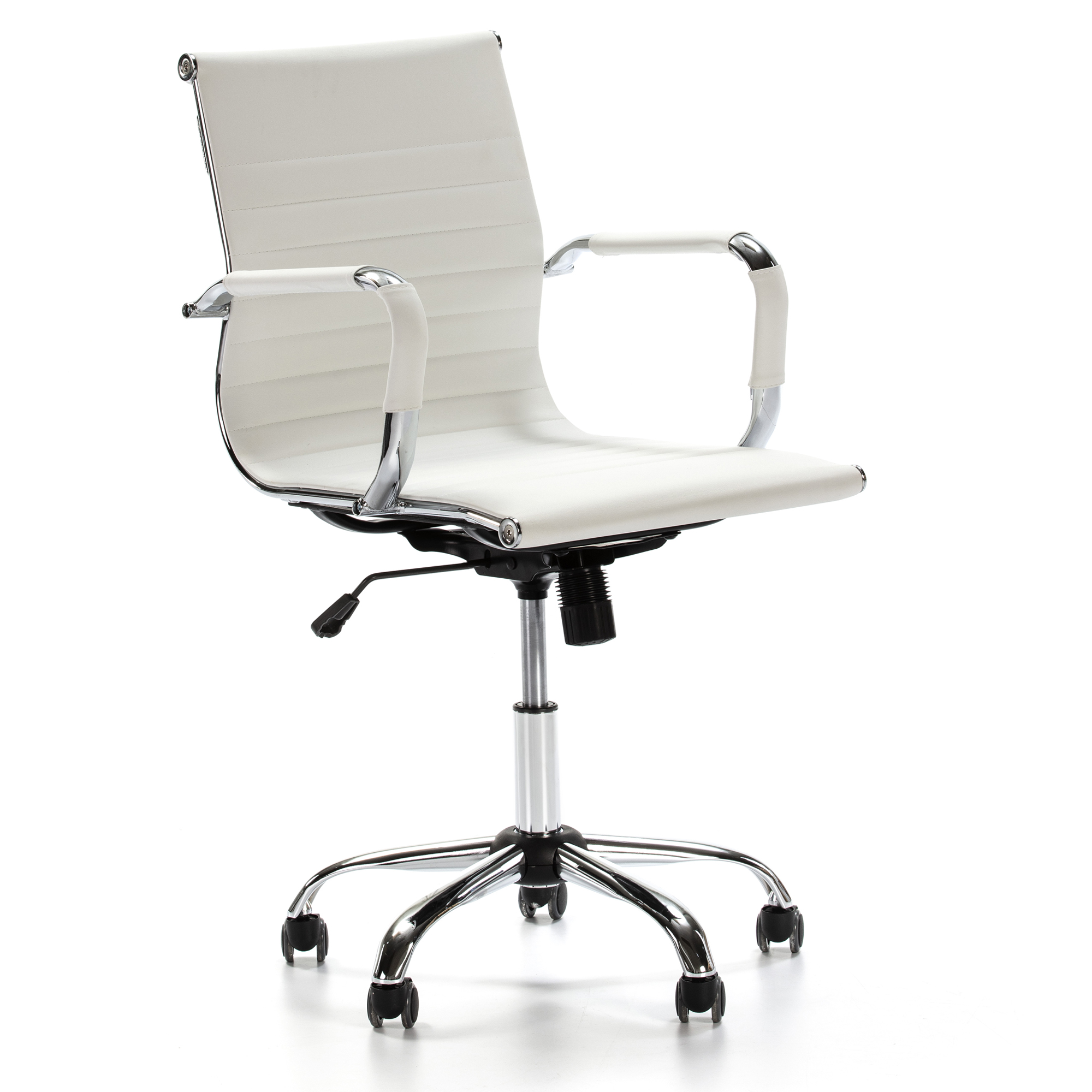 Una silla de oficina blanca con detalles cromados y ruedas.