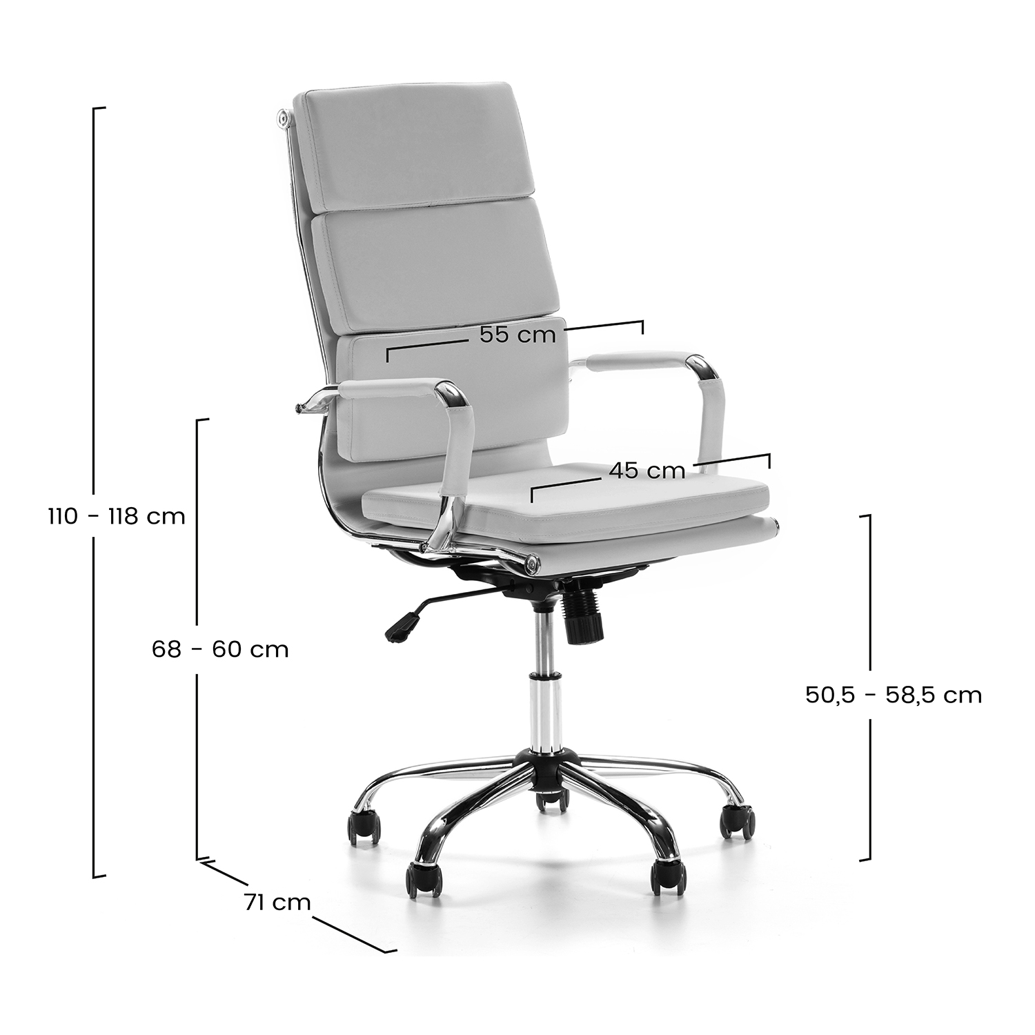Una silla de oficina gris con detalles cromados y ruedas. Se muestran las dimensiones.