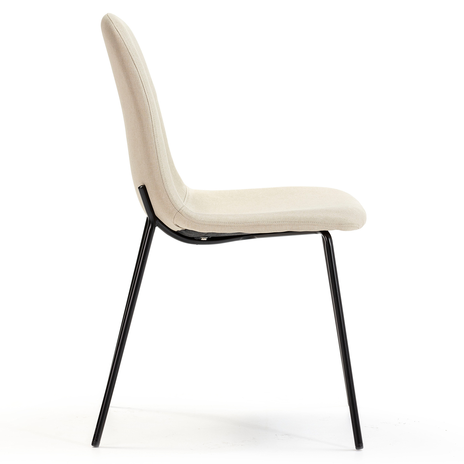 Una silla beige con patas de metal negro, vista de lado.