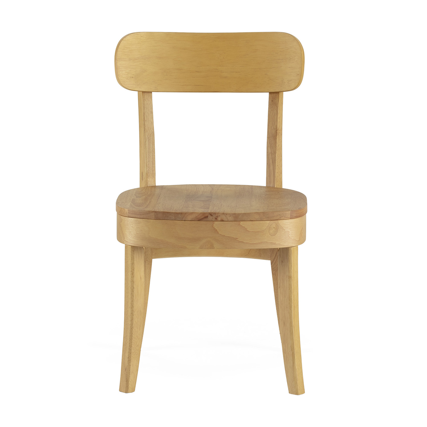 Una silla de madera clara con respaldo y asiento, sobre cuatro patas.