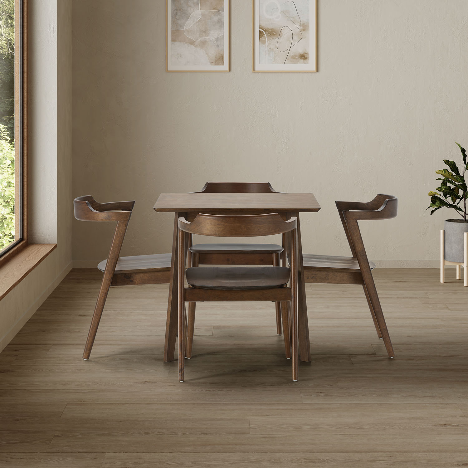 Un juego de comedor de madera con mesa cuadrada y cuatro sillas en una habitación con ventana.