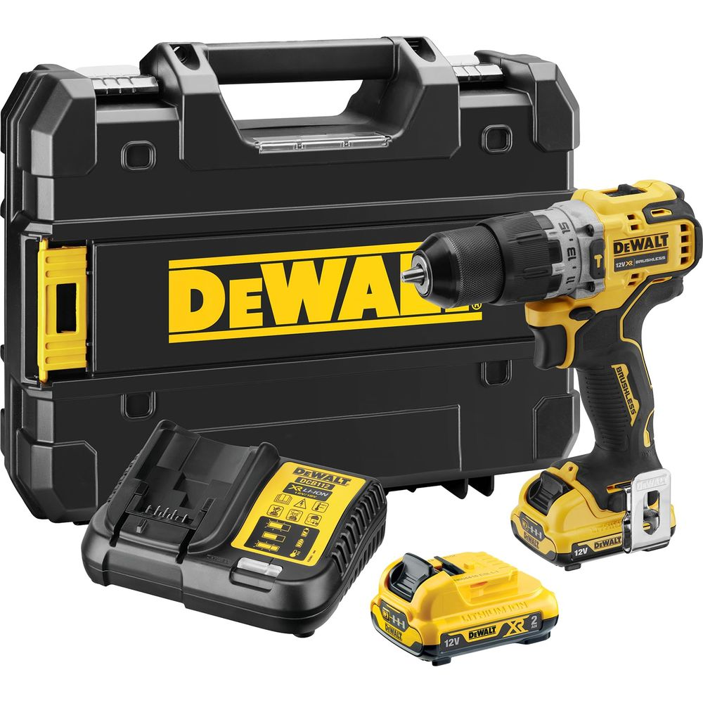 Ein gelber und schwarzer DeWalt Bohrschrauber mit Koffer, Ladegerät und Akku.