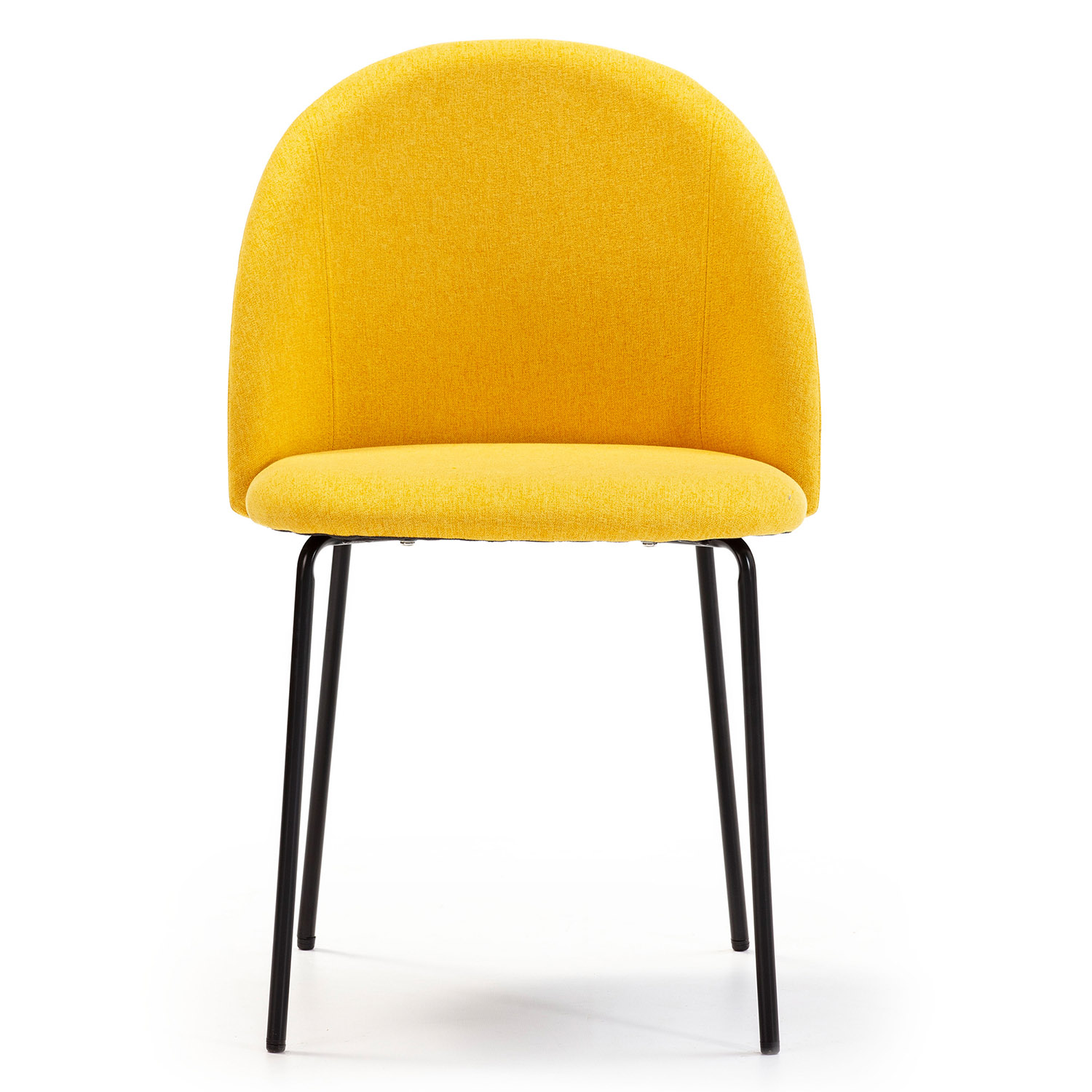 Una silla amarilla de tela con patas negras de metal sobre fondo blanco.