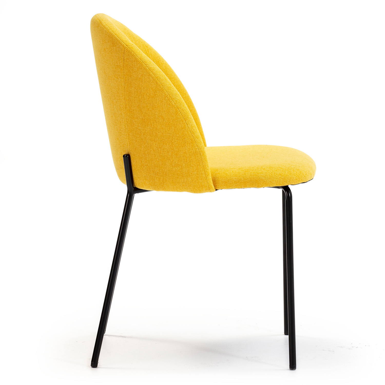 Silla tapizada amarilla con patas de metal negro, vista de lado.
