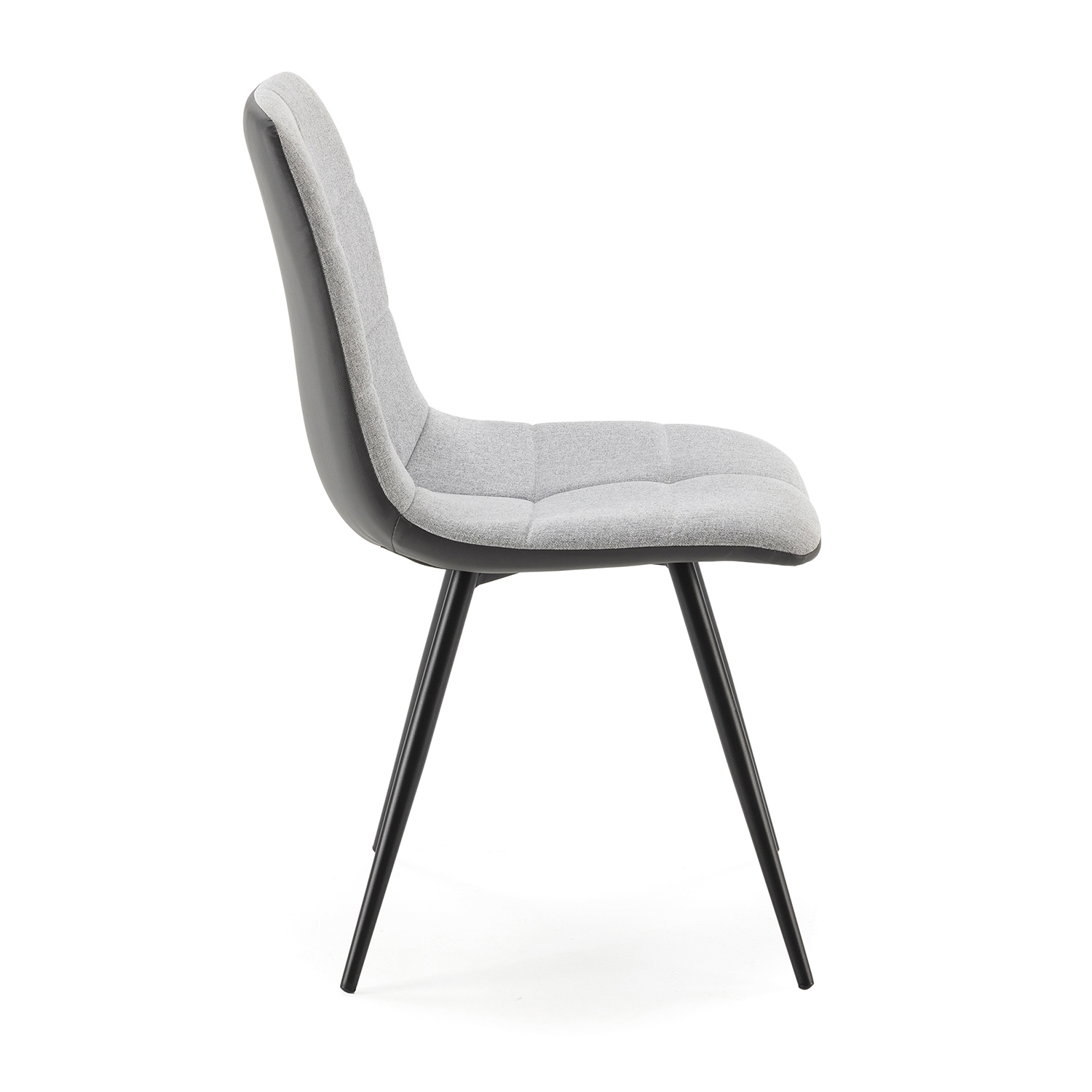 Silla de tela gris con patas de metal negro, vista de lado.