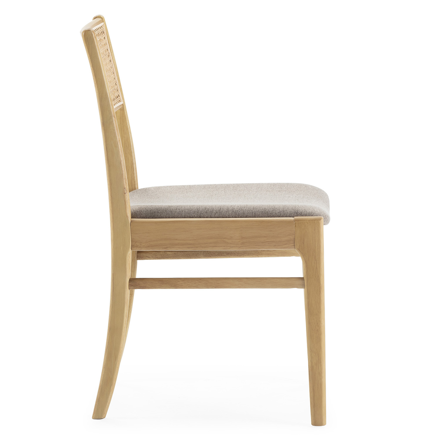 Una silla de madera con respaldo tejido y asiento gris claro, vista de perfil.