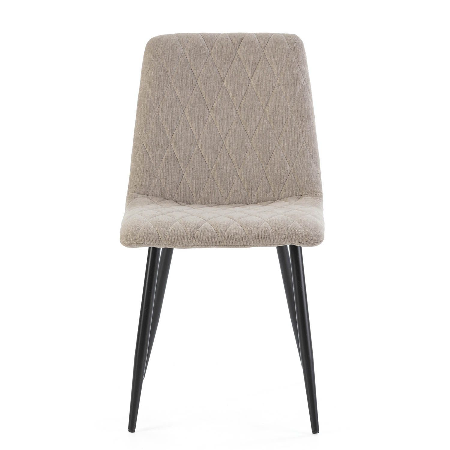 Una silla beige acolchada con patas negras sobre fondo blanco.