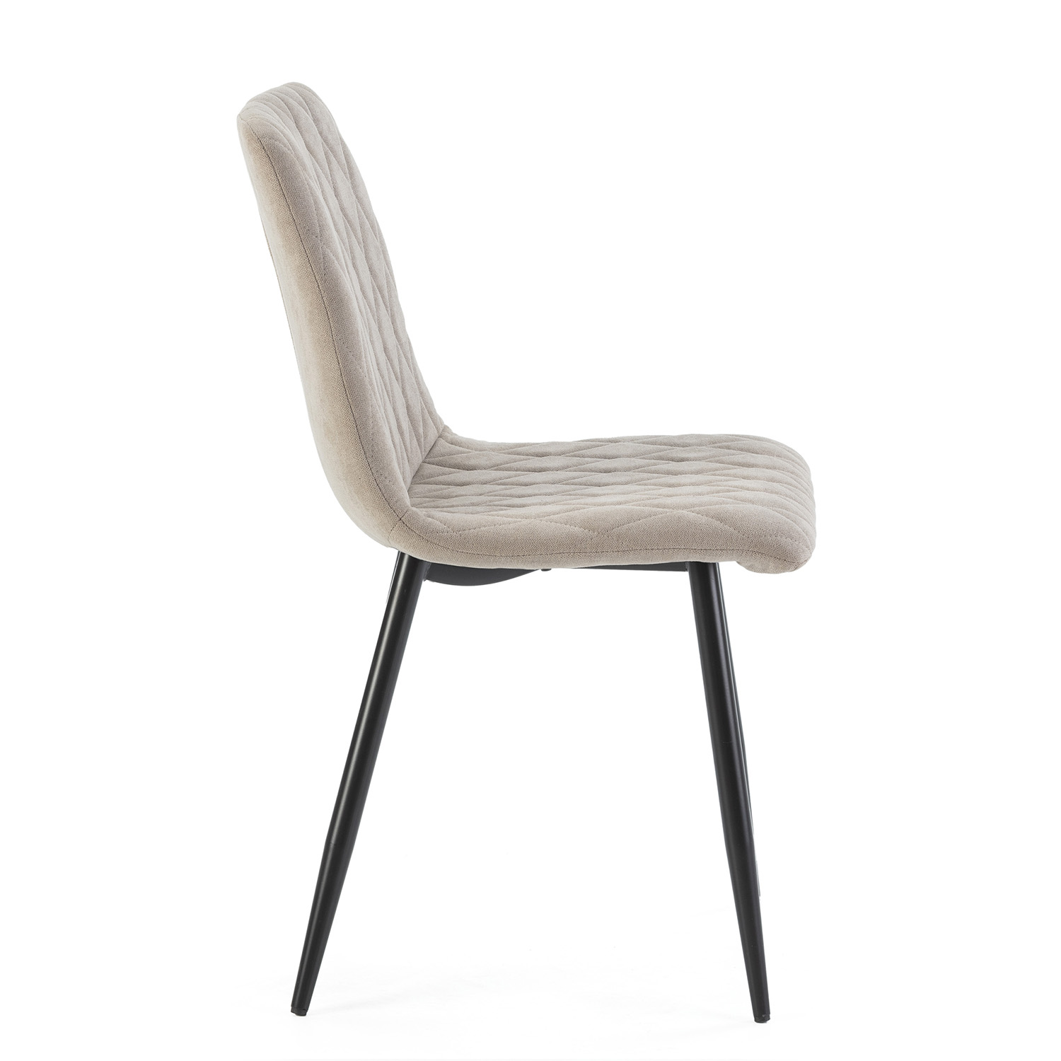 Una silla tapizada beige con patas de metal negro, vista de lado.