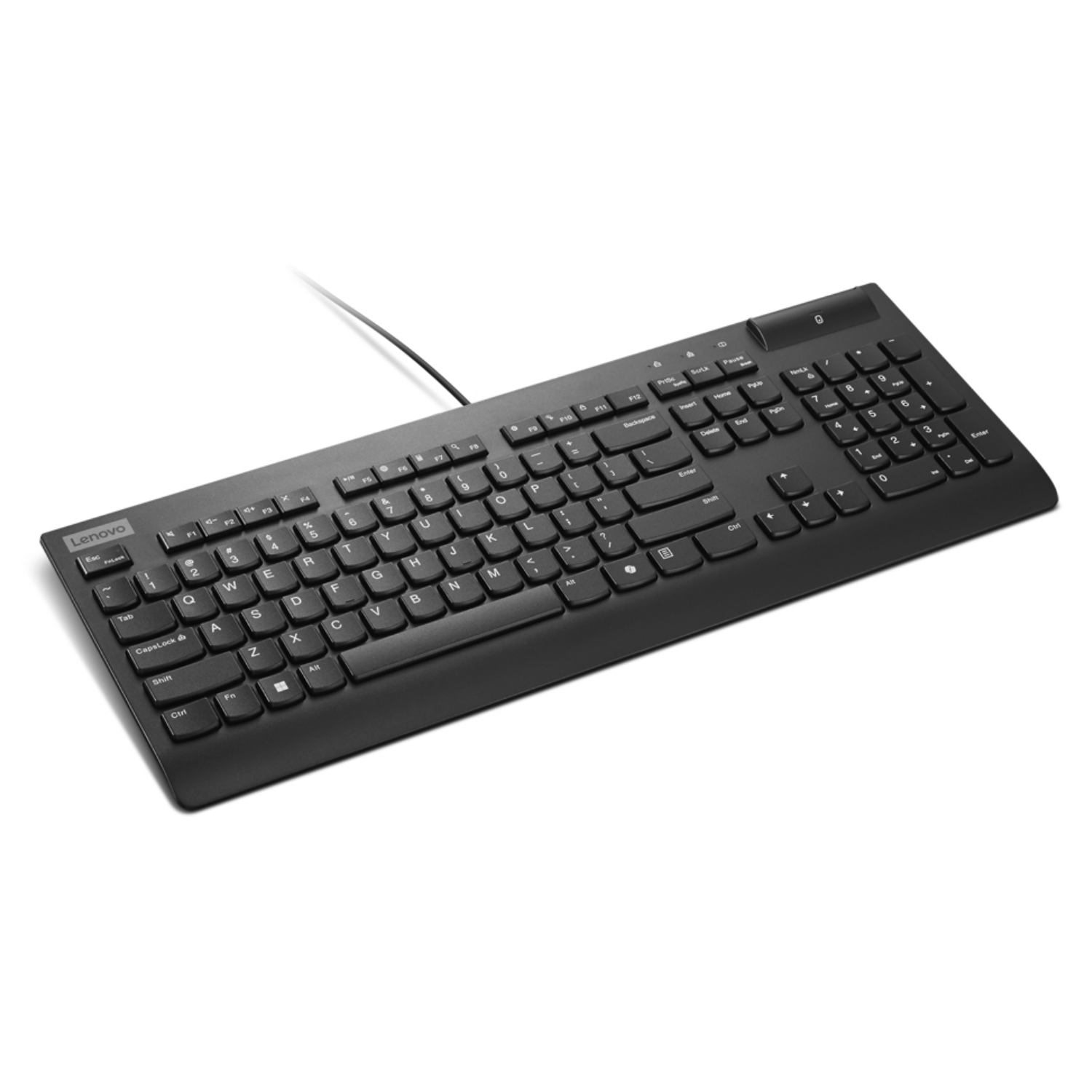 Una tastiera nera cablata Lenovo con tastierino numerico su sfondo bianco.