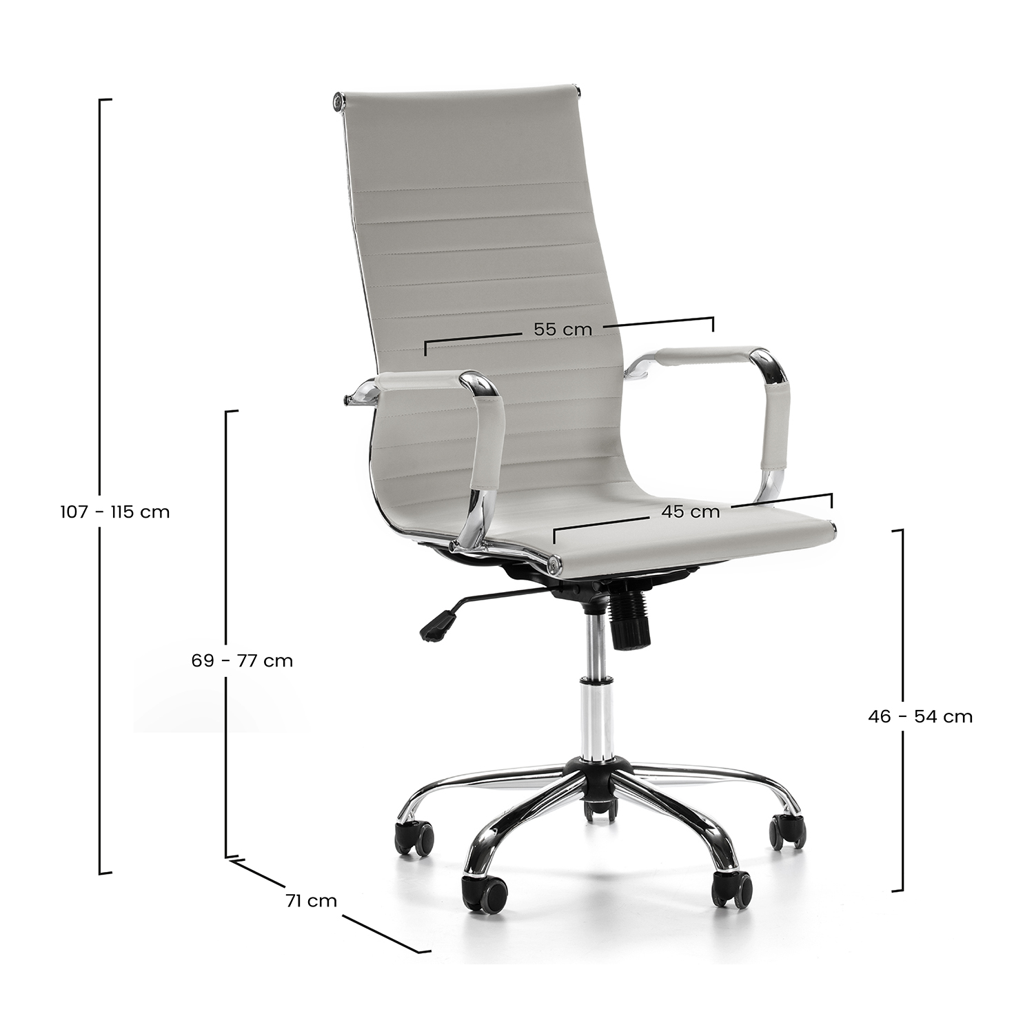 Una silla de oficina color claro con reposabrazos y ruedas, se muestran las medidas.