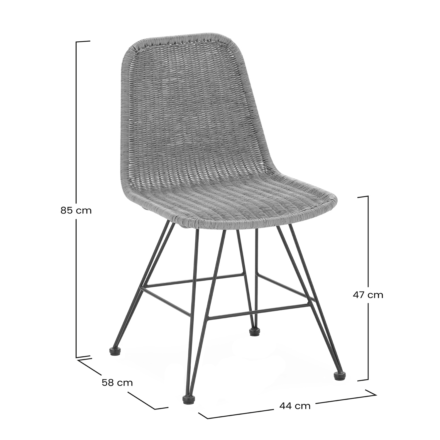 Silla de mimbre gris con patas de metal negro y dimensiones.