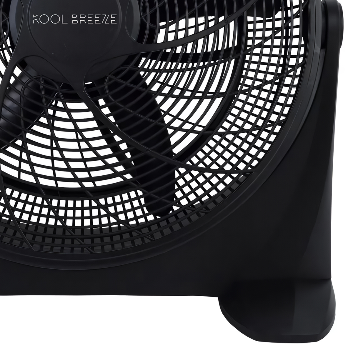 Ventilador de caja negro con aspas visibles y logo 'KOOL BREEZE'.
