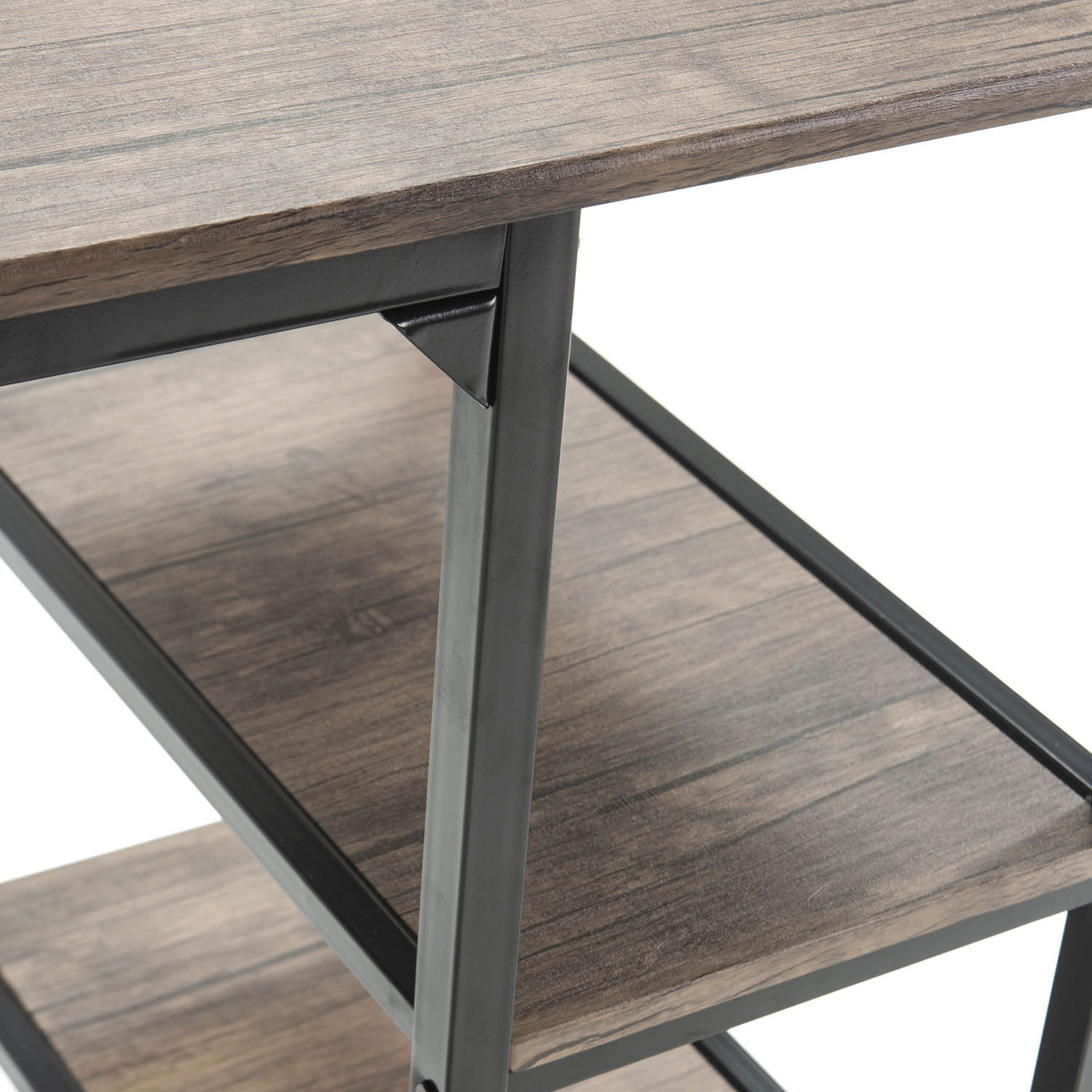 Primer plano de un estante de madera con marco de metal negro.