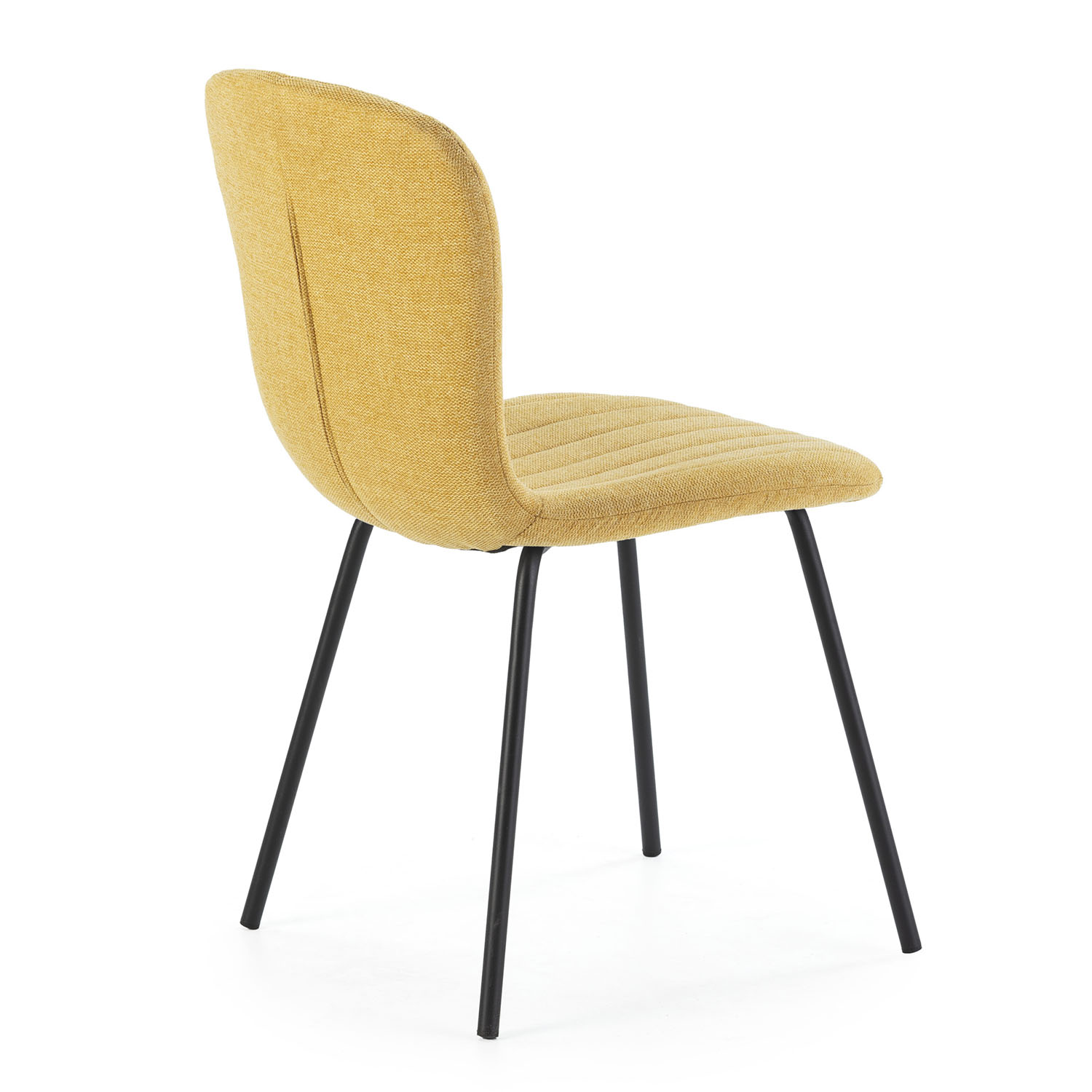 Una silla tapizada amarilla con asiento y respaldo acolchados sobre patas de metal negro.