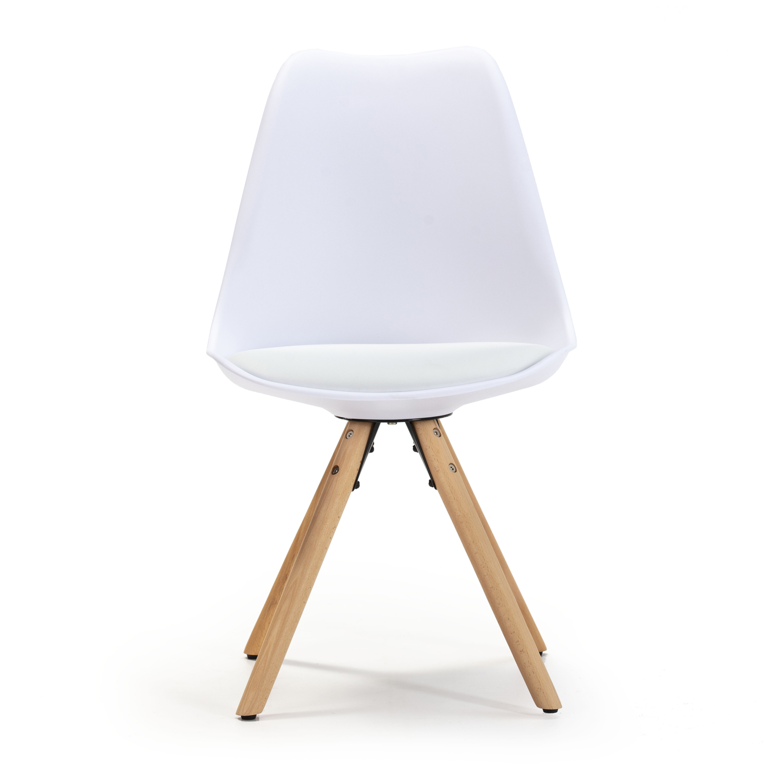 Una silla blanca con patas de madera, sobre fondo blanco.