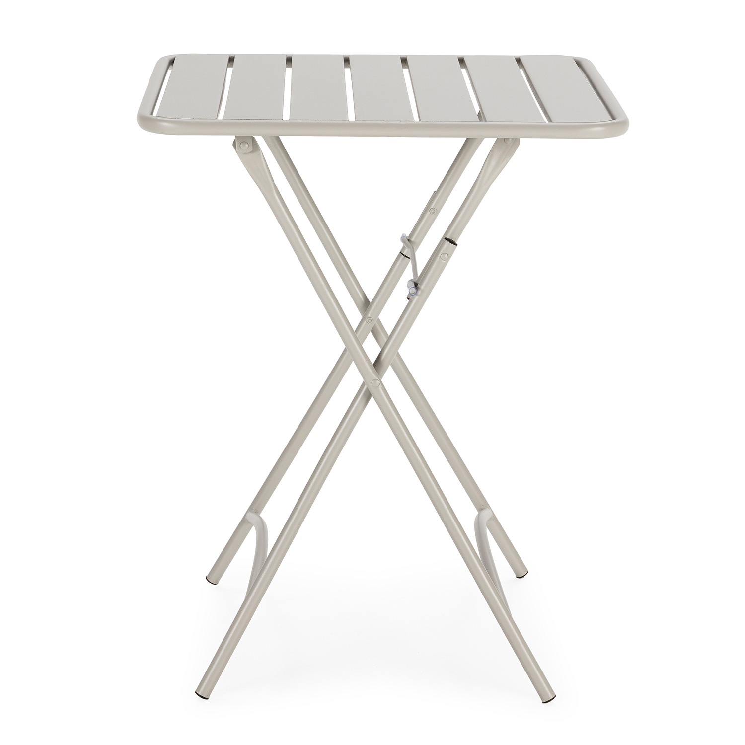 Una mesa de bistró metálica plegable de color claro con tapa de lamas.