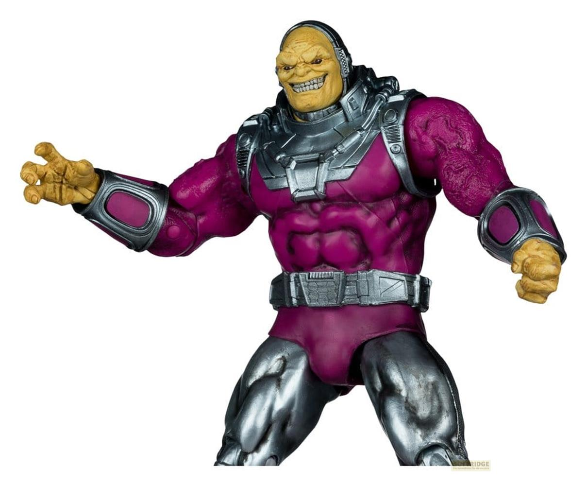 Eine Actionfigur mit einem gelben Gesicht und violettem Anzug.