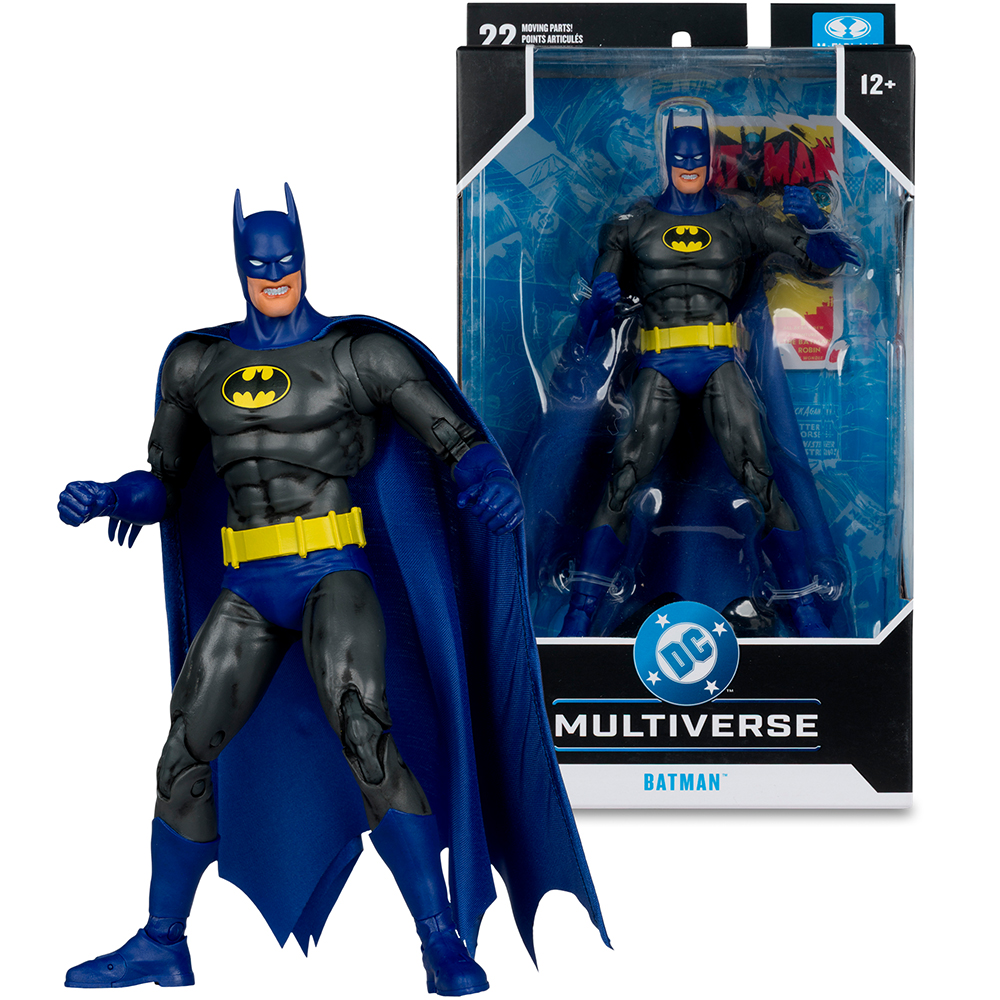 Una figura de acción de Batman con capa azul y cinturón amarillo frente a un empaque.