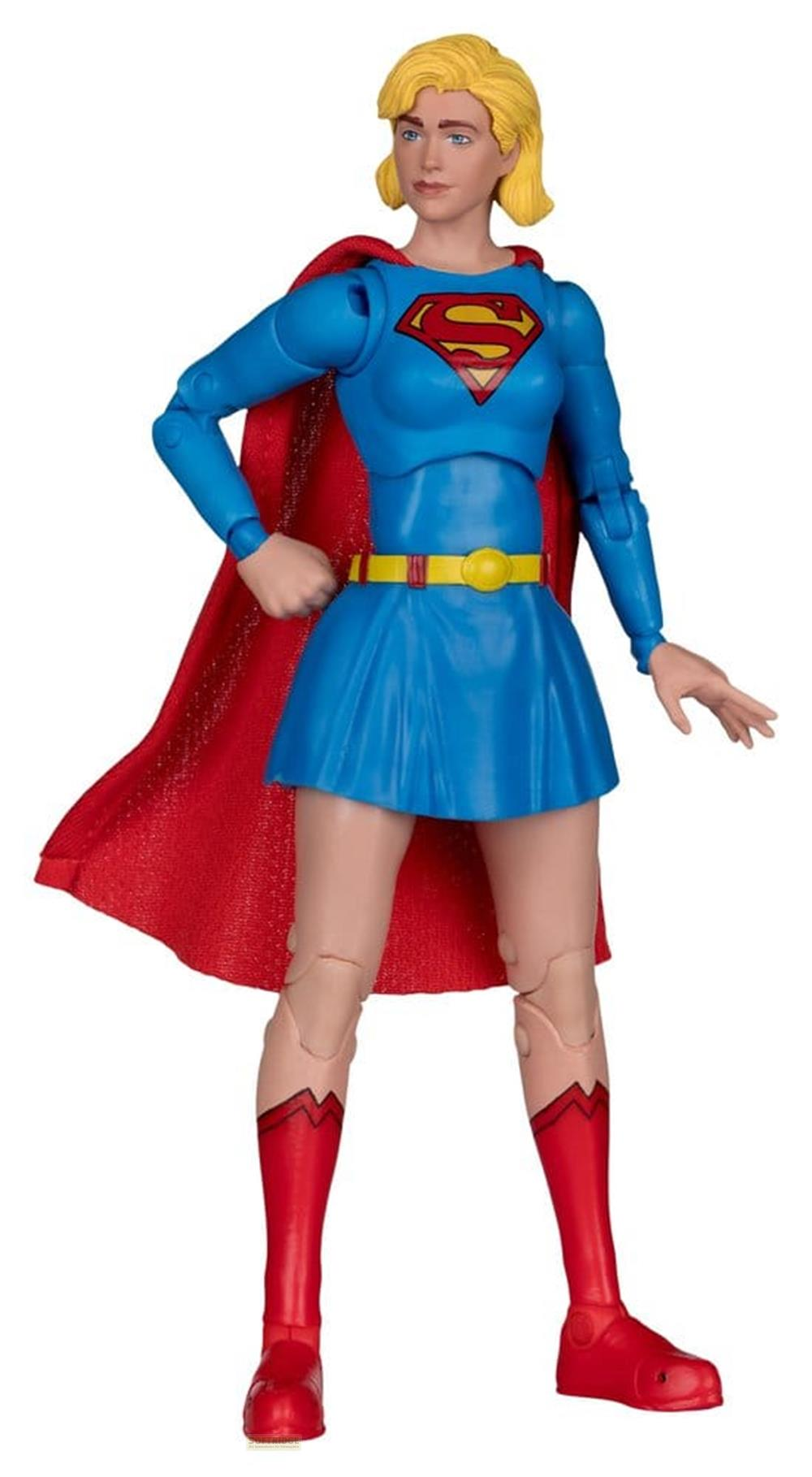 Figura de acción de Supergirl con traje azul, capa roja, cinturón amarillo y botas rojas.