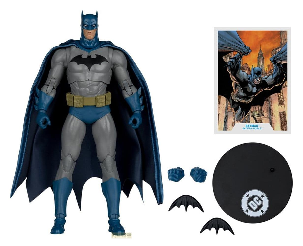 Figura de Batman, arte de cómic, soporte DC y accesorios.