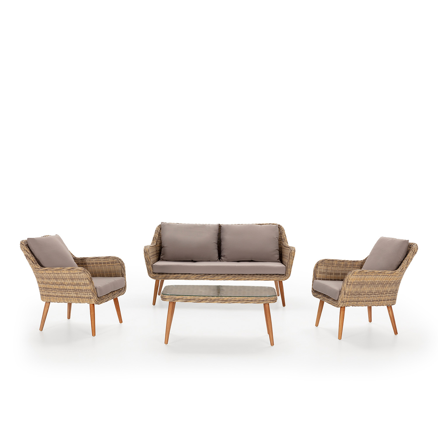 Un conjunto de muebles de jardín de ratán con sofá, dos sillones y mesa de centro.