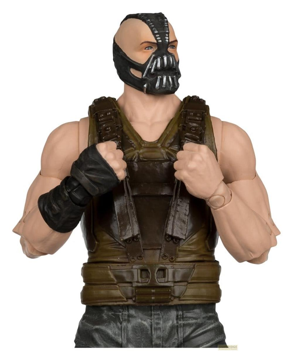 Una figura de acción de Bane con máscara negra y chaleco táctico.