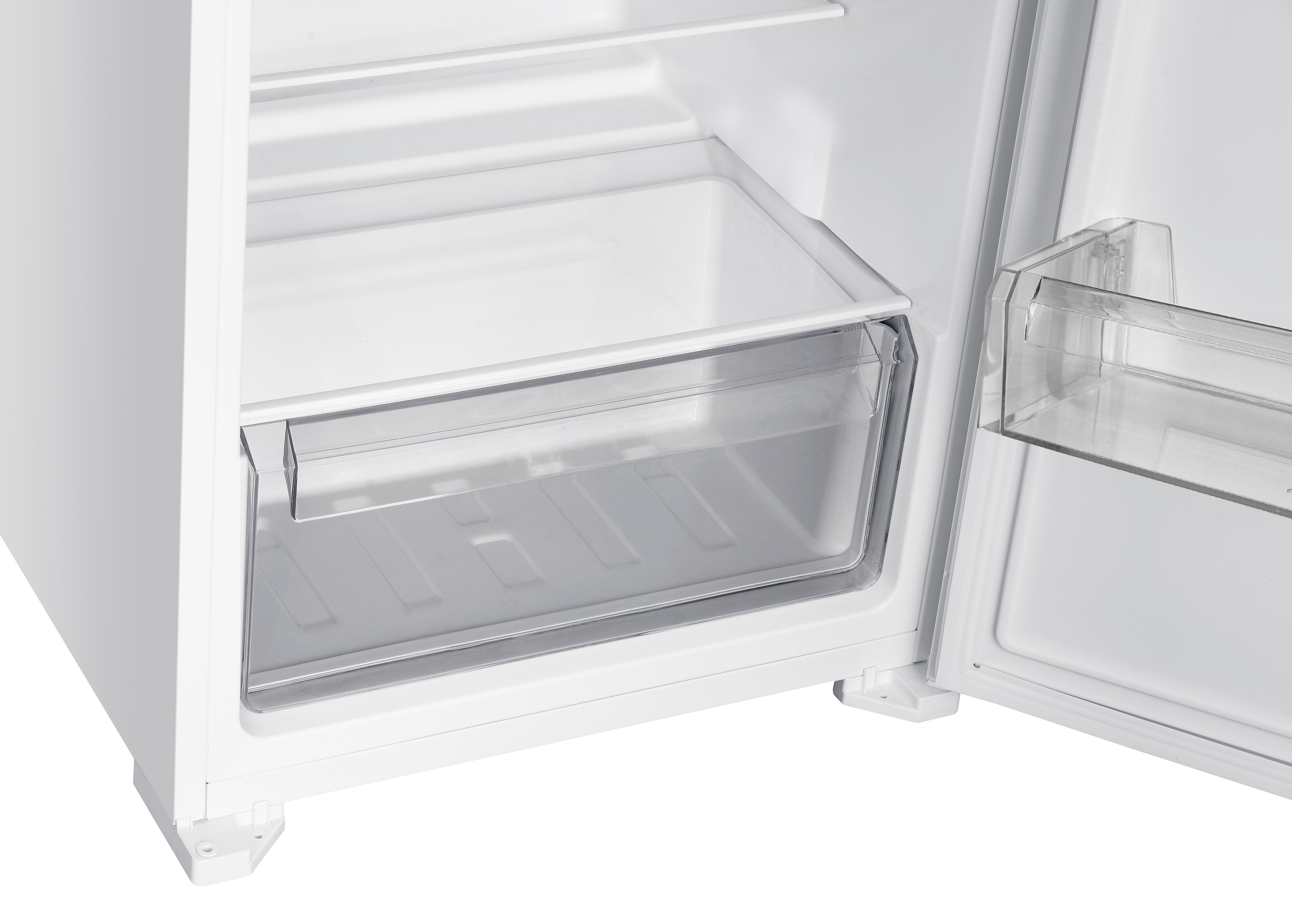 Interno di un frigorifero bianco con un cassetto in plastica trasparente.