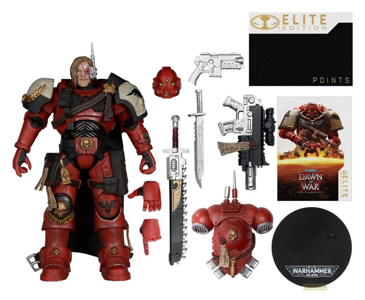 Eine Actionfigur eines Space Marines mit Waffen, Helm und Spielverpackung.