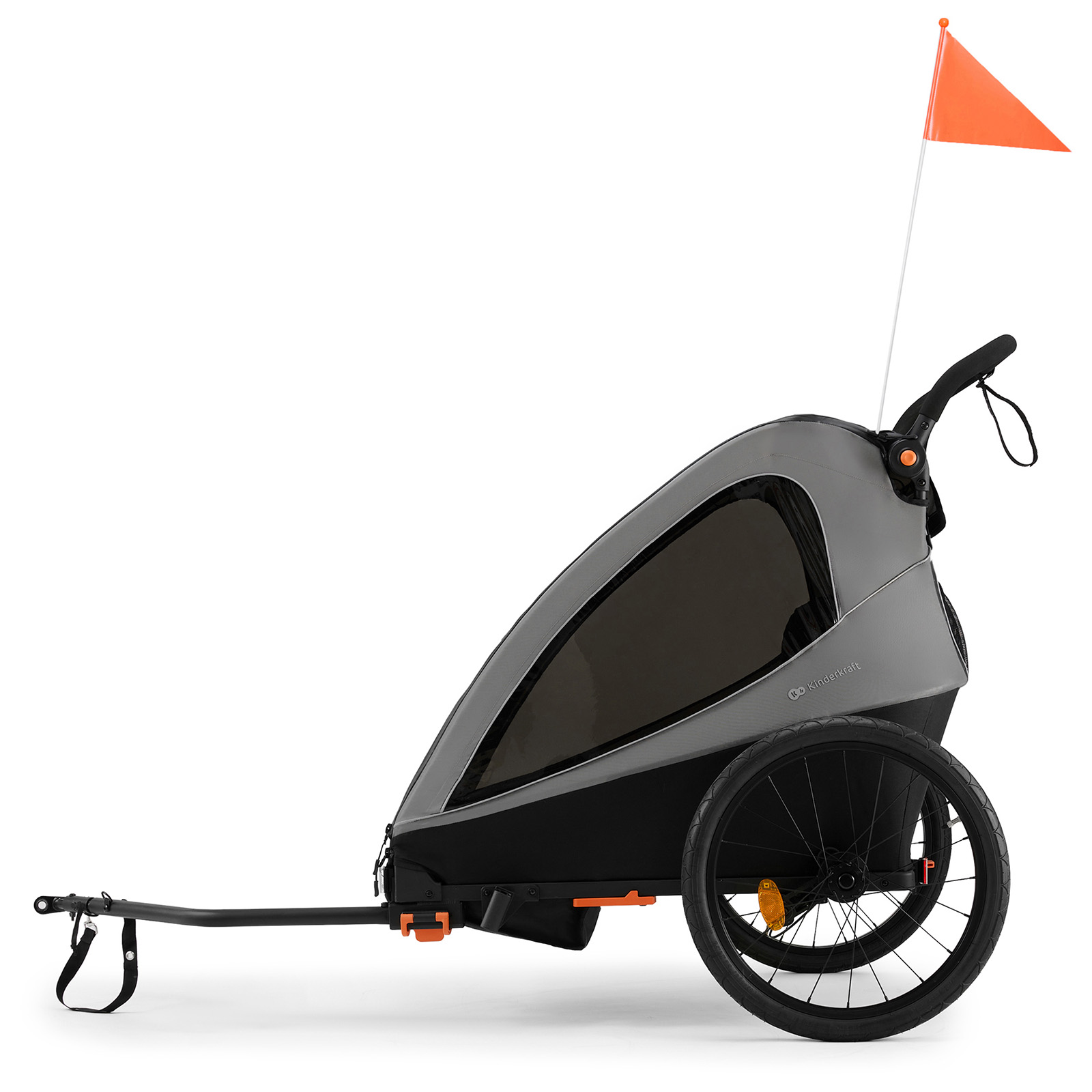 Grauer Kinderanhänger mit zwei Rädern, Anhängerstange und orangefarbener Flagge.