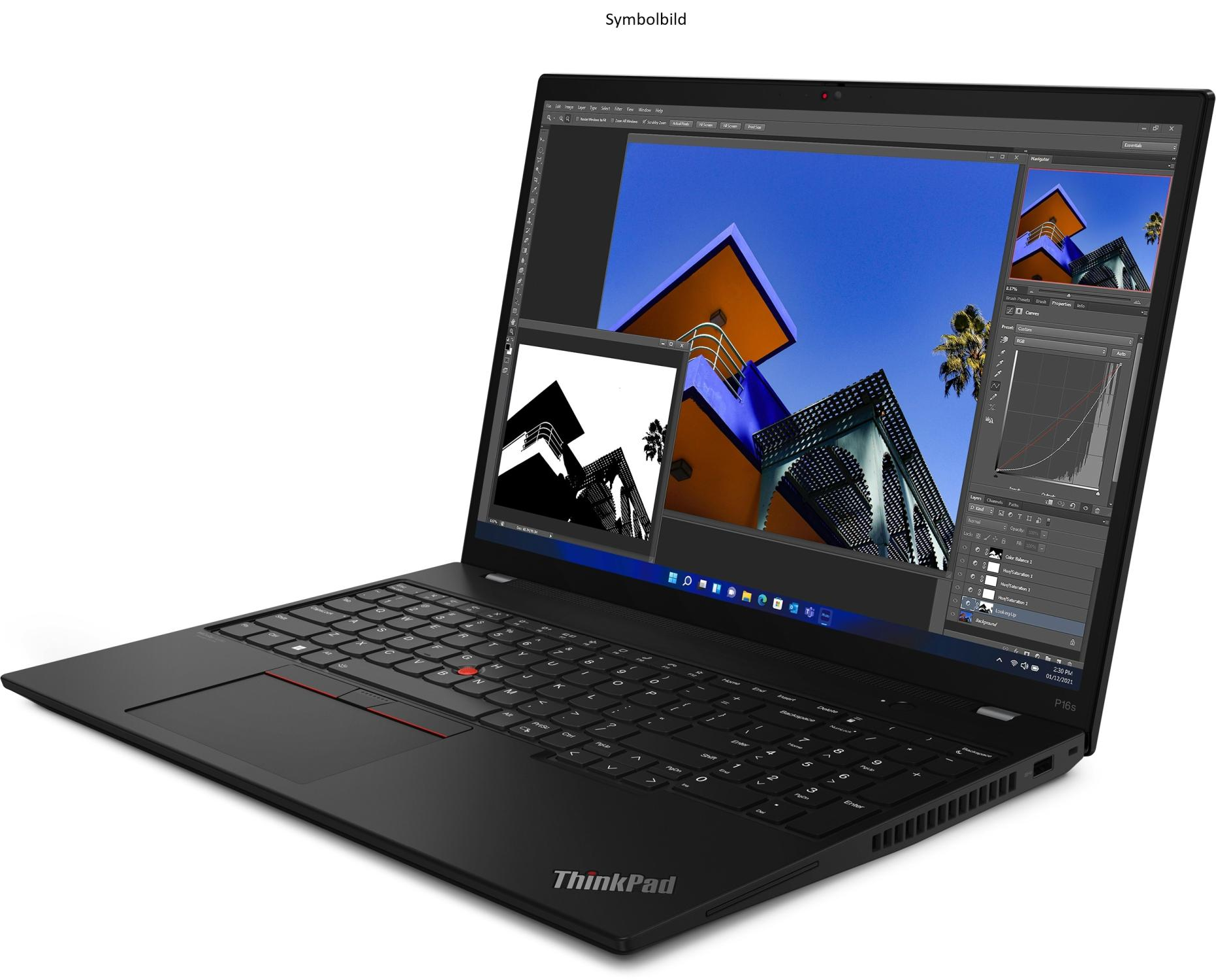 Ein geöffneter schwarzer Laptop mit einem Bildbearbeitungsprogramm auf dem Bildschirm.