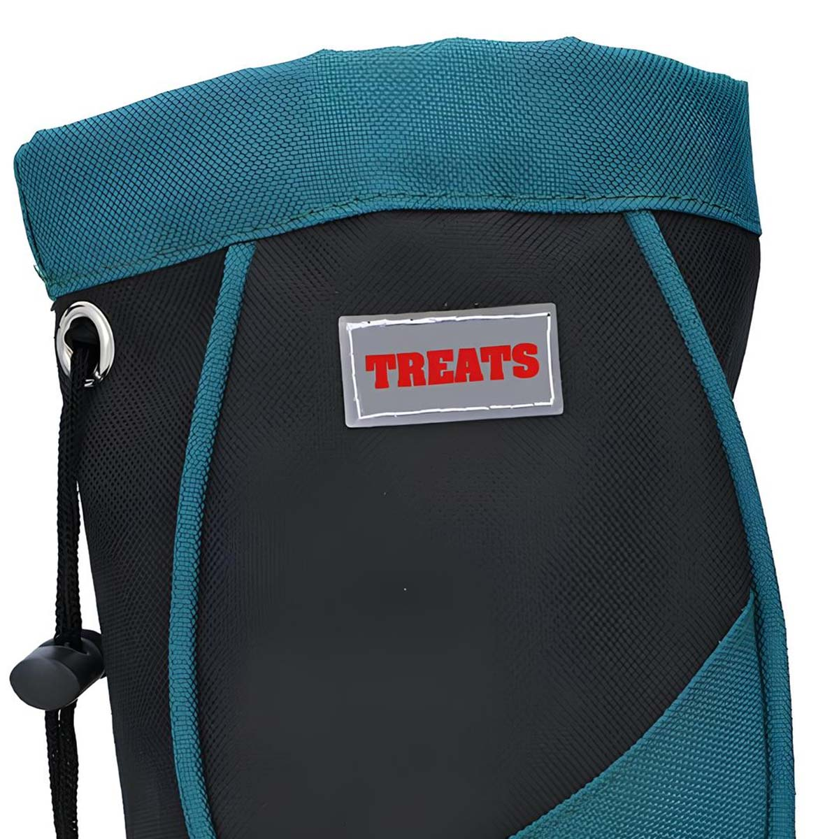 Borsa nera con accenti turchesi ed etichetta "TREATS".