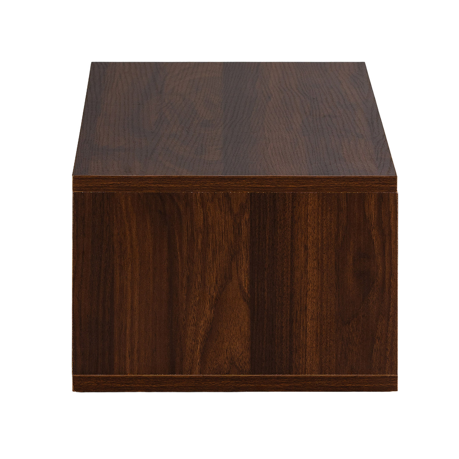 Caja de madera marrón oscura con veta de madera, aislada.