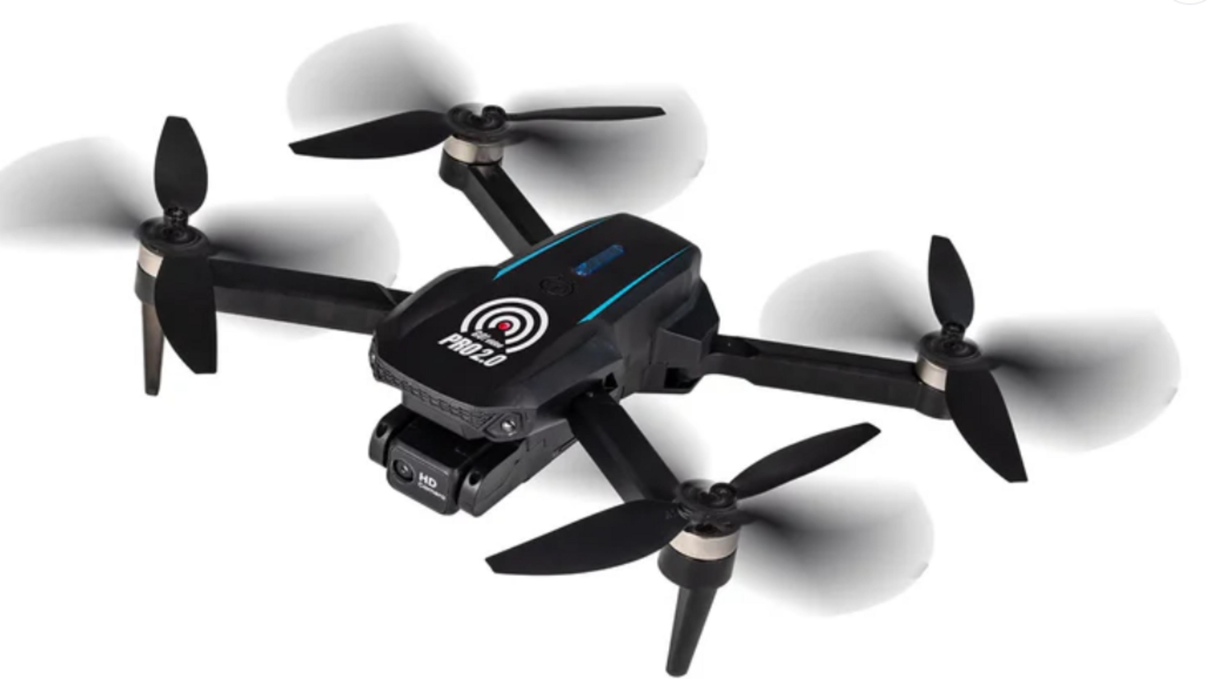Drone negro con cuatro hélices y cámara HD, aislado sobre fondo blanco.