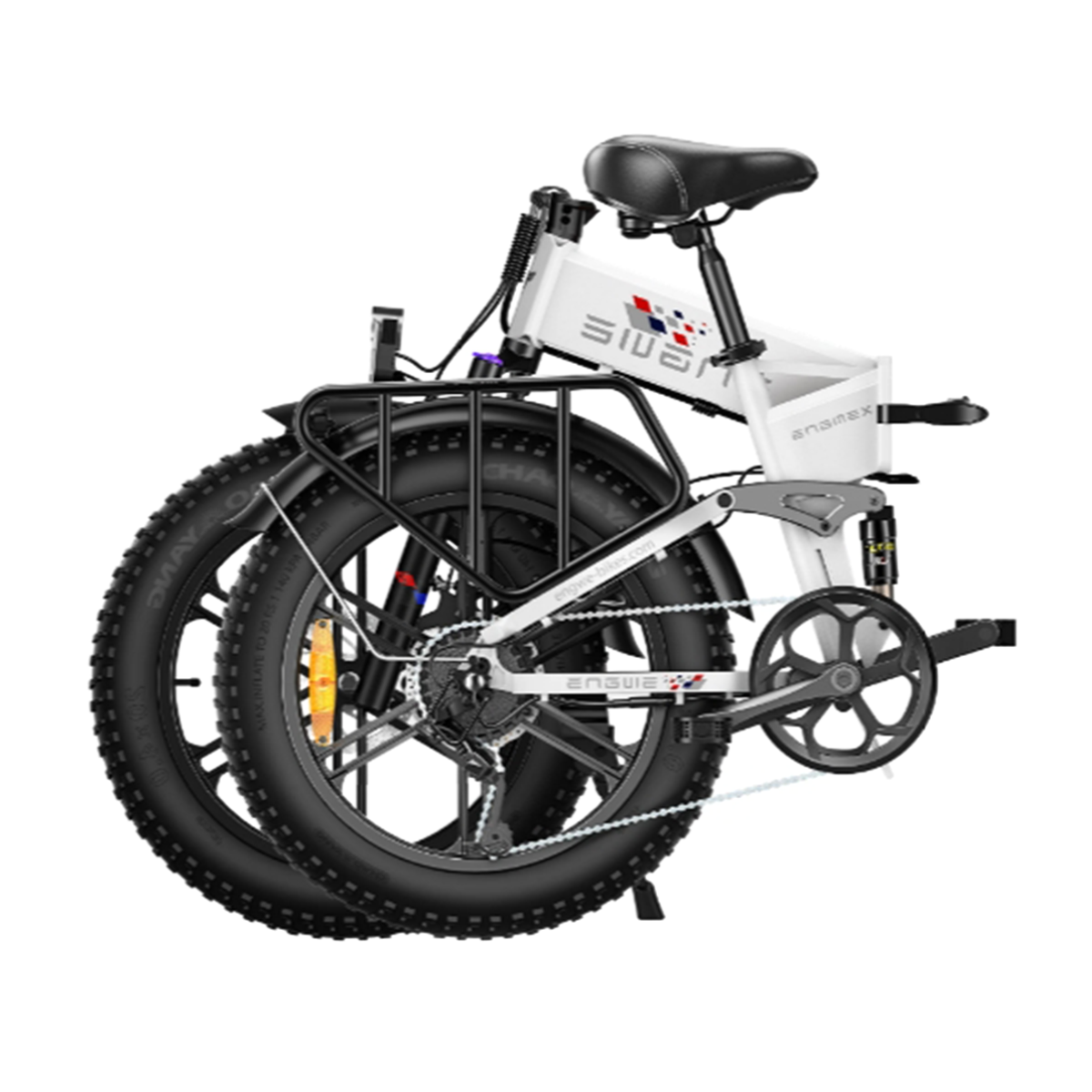 Una bici elettrica pieghevole bianca con pneumatici larghi e portapacchi.