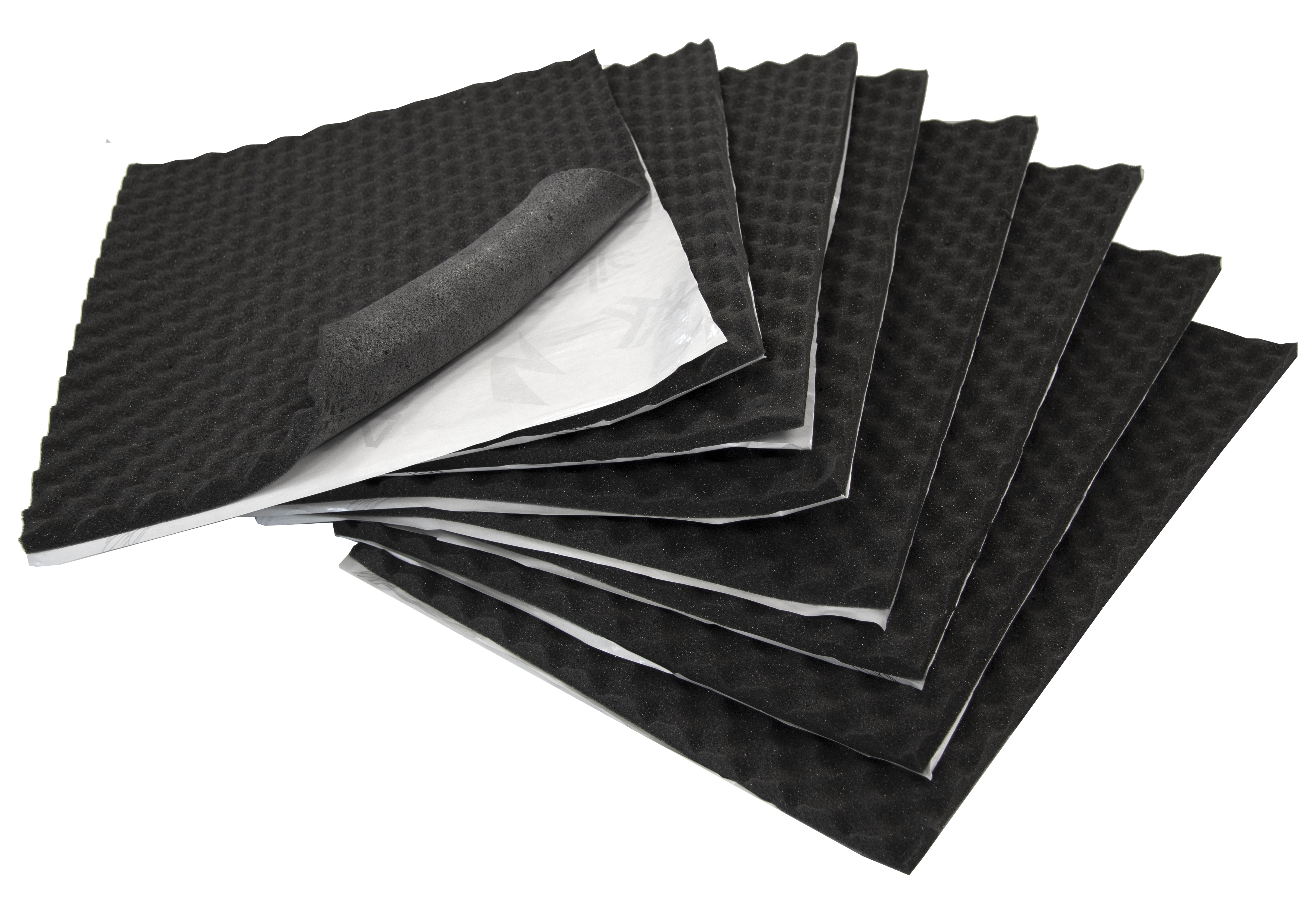 Mehrere schwarze Schaumstoffplatten mit Kleberückseite, weißes Papier abgelöst.