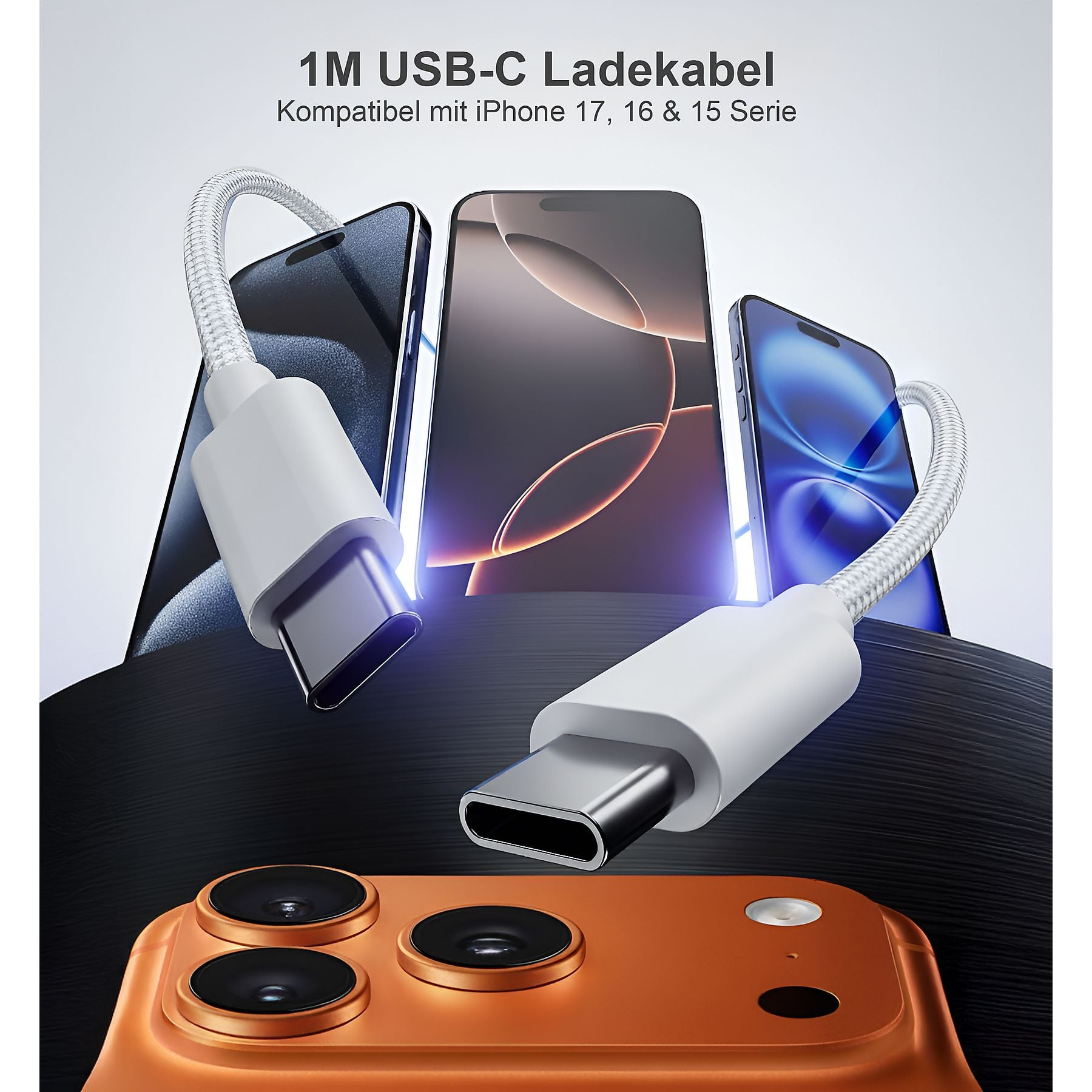 Ein weißes USB-C-Kabel mit silbernem Stecker liegt vor drei iPhones und einer orangen Handy-Rückseite.