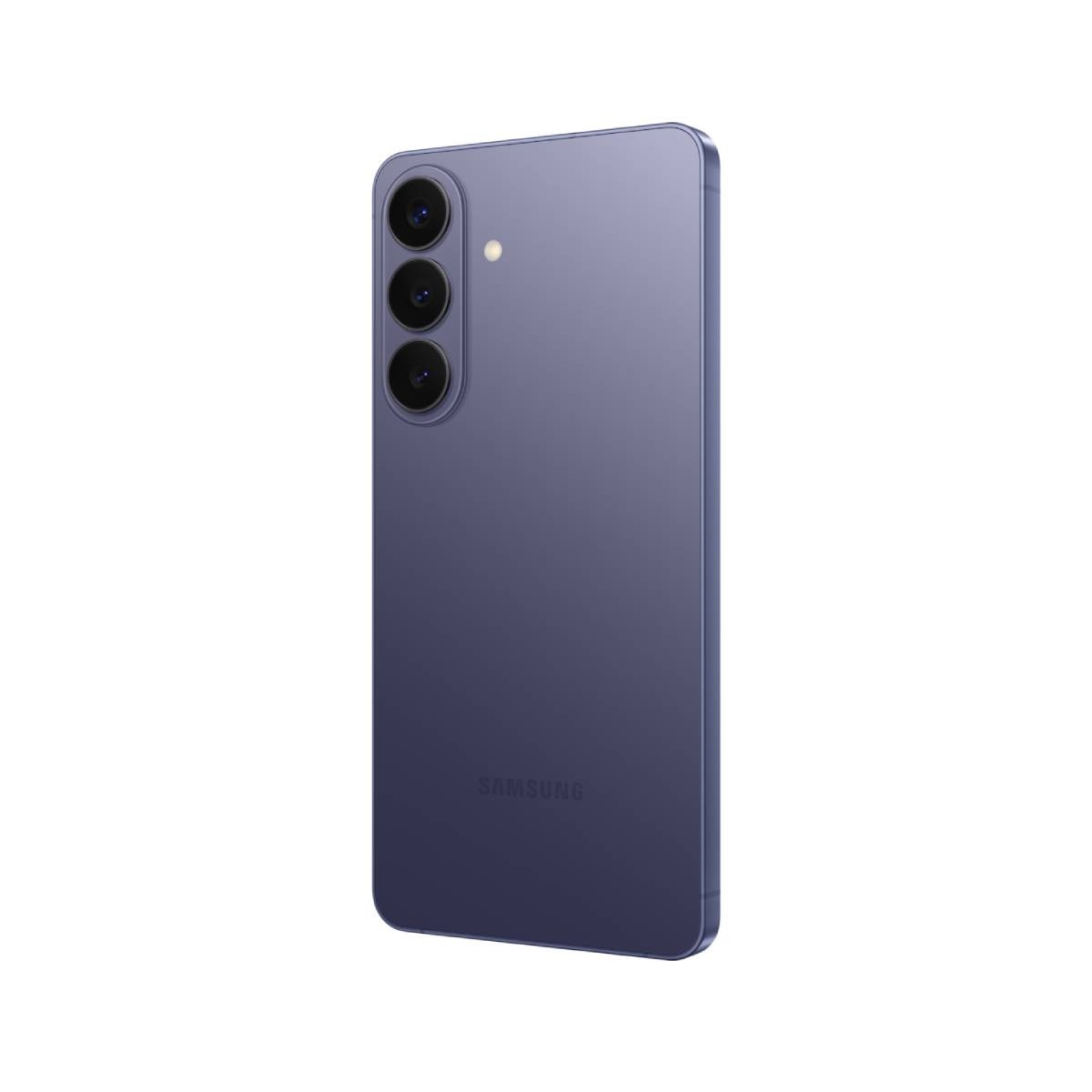Fioletowy smartfon Samsung z trzema tylnymi aparatami i lampą błyskową.