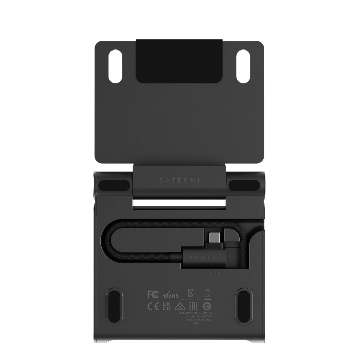 Un supporto Satechi nero con cavo USB-C e loghi di certificazione.