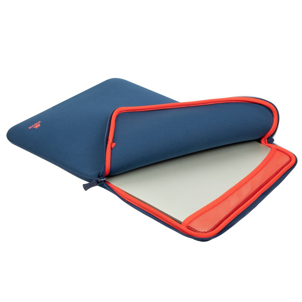 Eine blaue Laptoptasche mit orangefarbener Paspel ist geöffnet und gibt das hellgraue Innere frei.