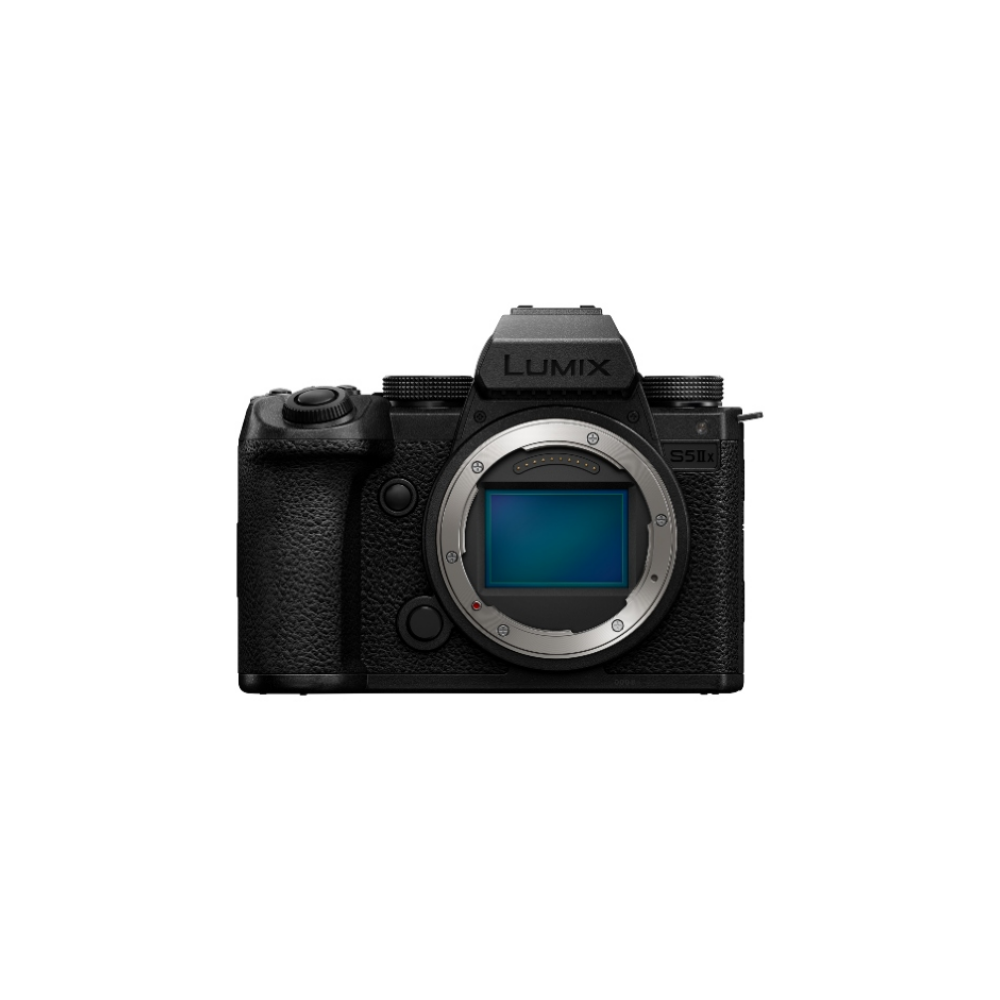 Zwarte Lumix S5IIX camera met lensvatting en sensor zichtbaar.