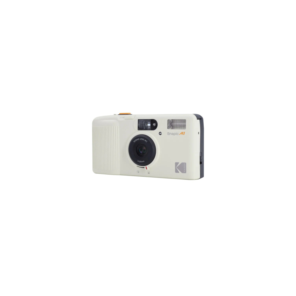 Una fotocamera Kodak Snappy A1 bianca con obiettivo e flash su sfondo bianco.