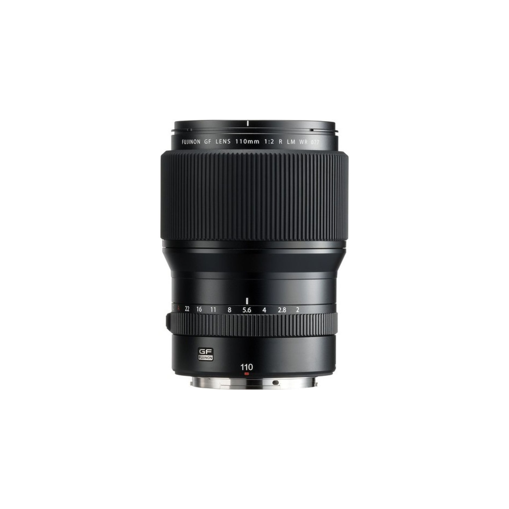 Zwarte Fujinon GF 110mm 1:2 lens met diafragmaring en scherpstelinstellingen.