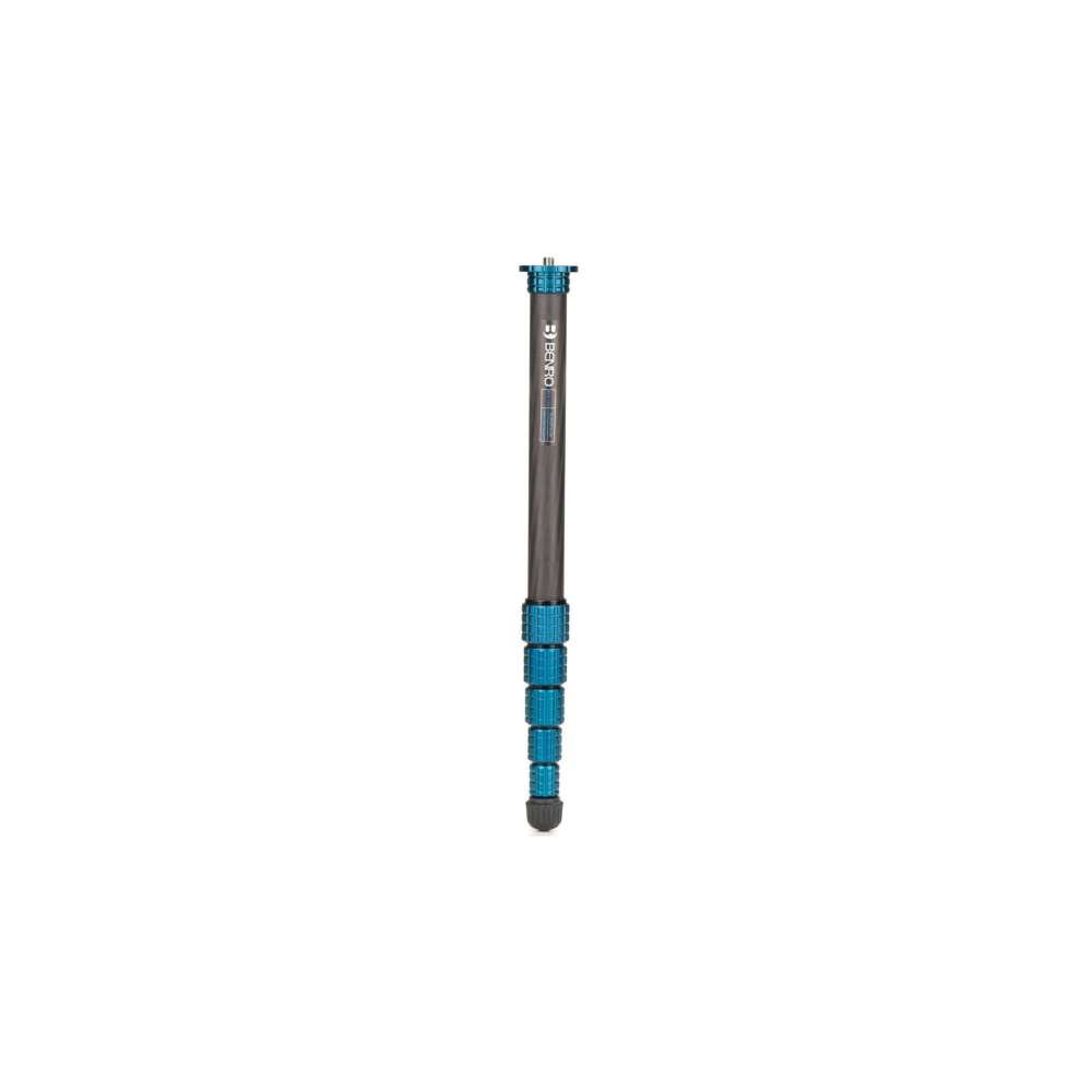 Een donkere carbon monopode met blauwe draaisluitingen en een zilveren schroef.