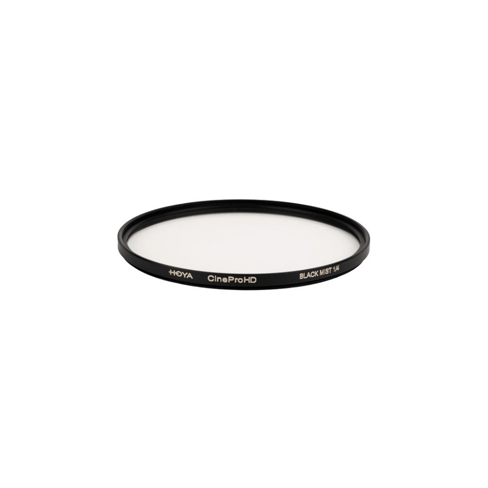 Een zwarte Hoya CineProHD Black Mist 1/4 filter op witte achtergrond.