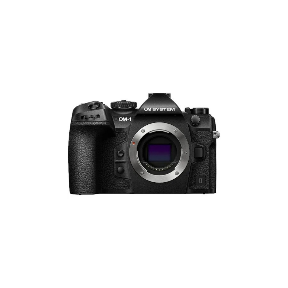 Een zwarte OM System OM-1 camera met lensvatting en bedieningselementen.