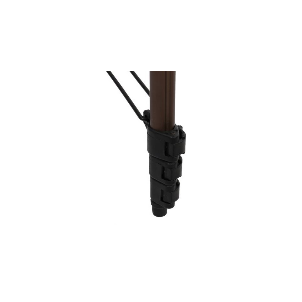 Een bruine statiefpoot met zwarte clips en koorden.