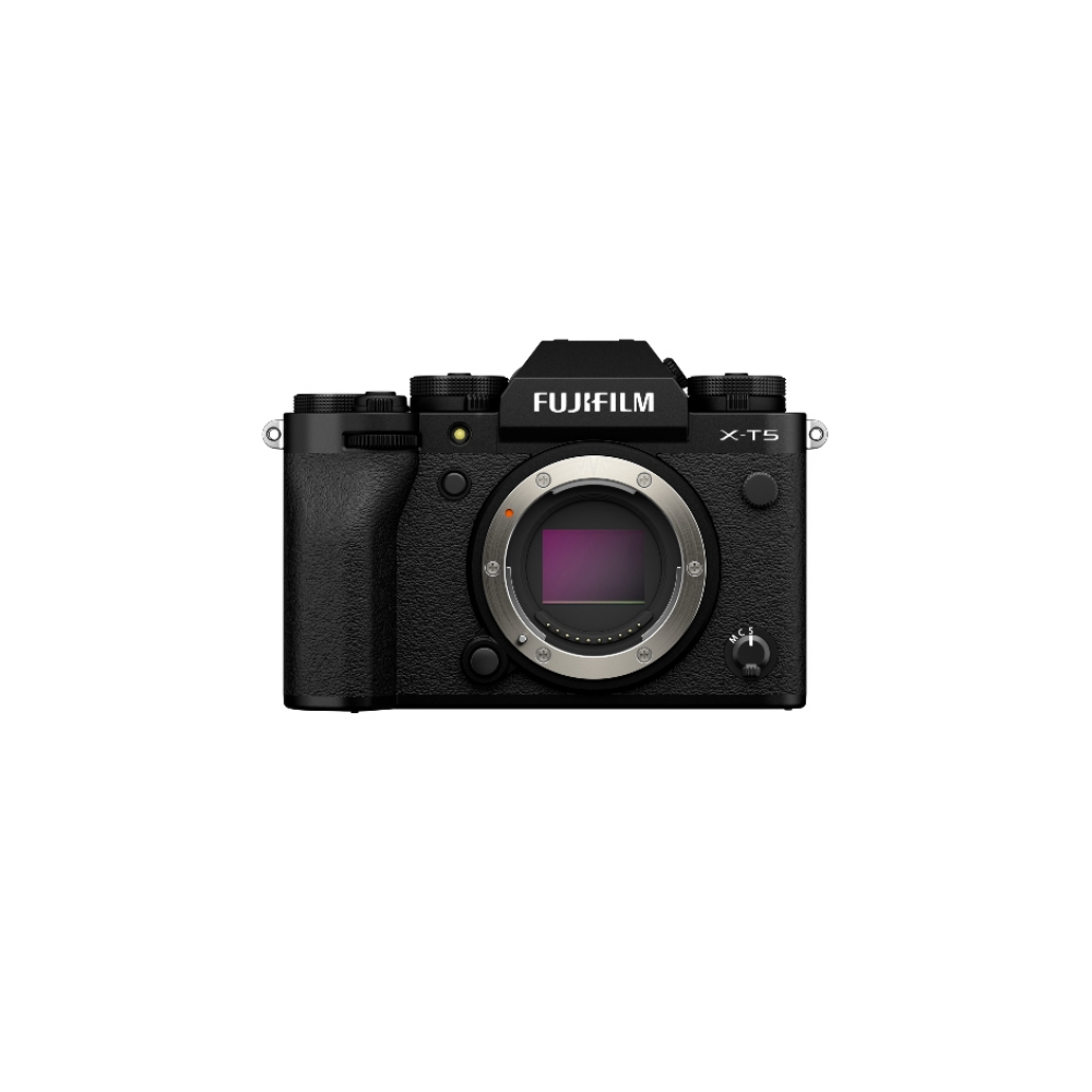 Een zwarte Fujifilm X-T5 digitale camera met lensvatting en bedieningsknoppen.
