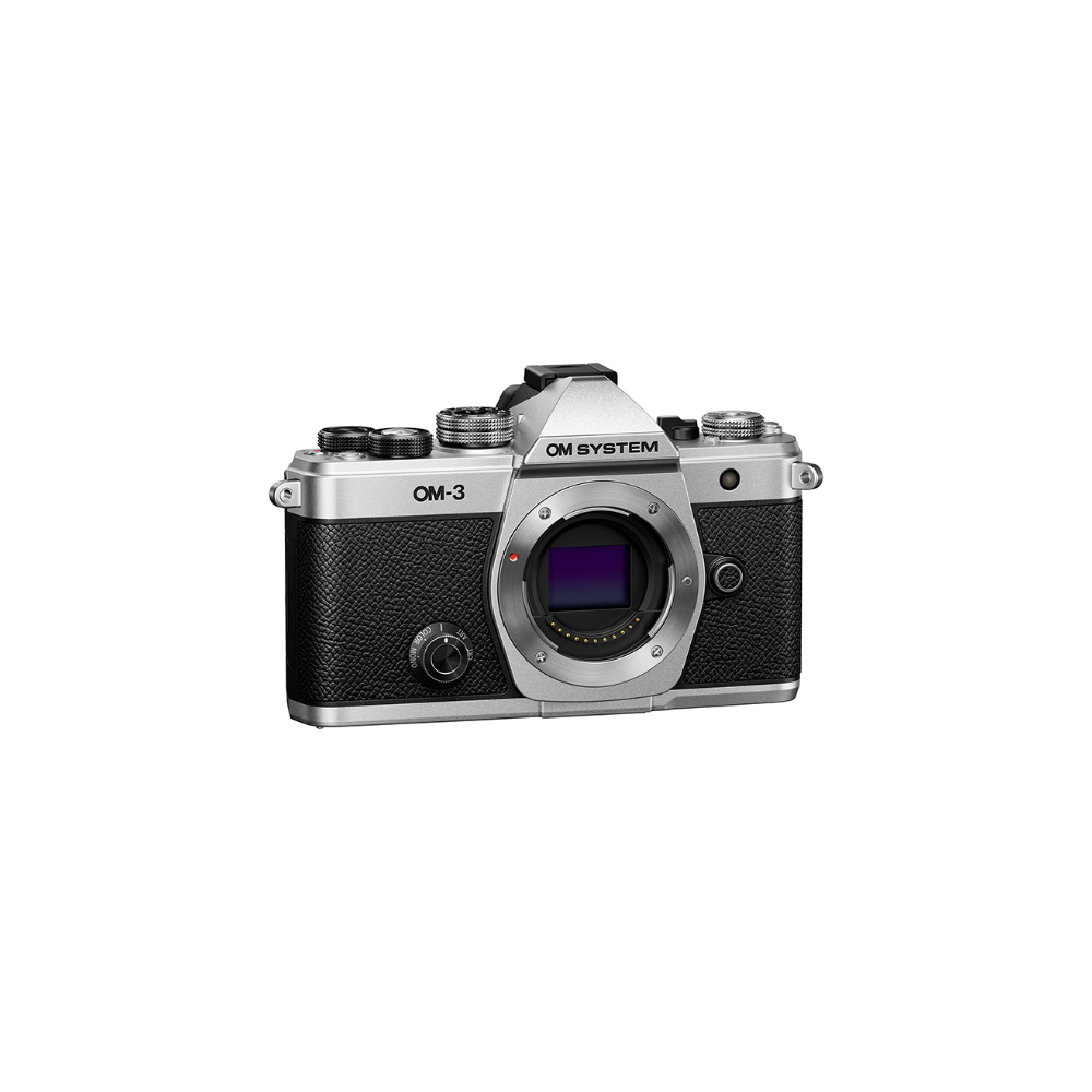 Zilveren camera met zwarte grip en lensvat.