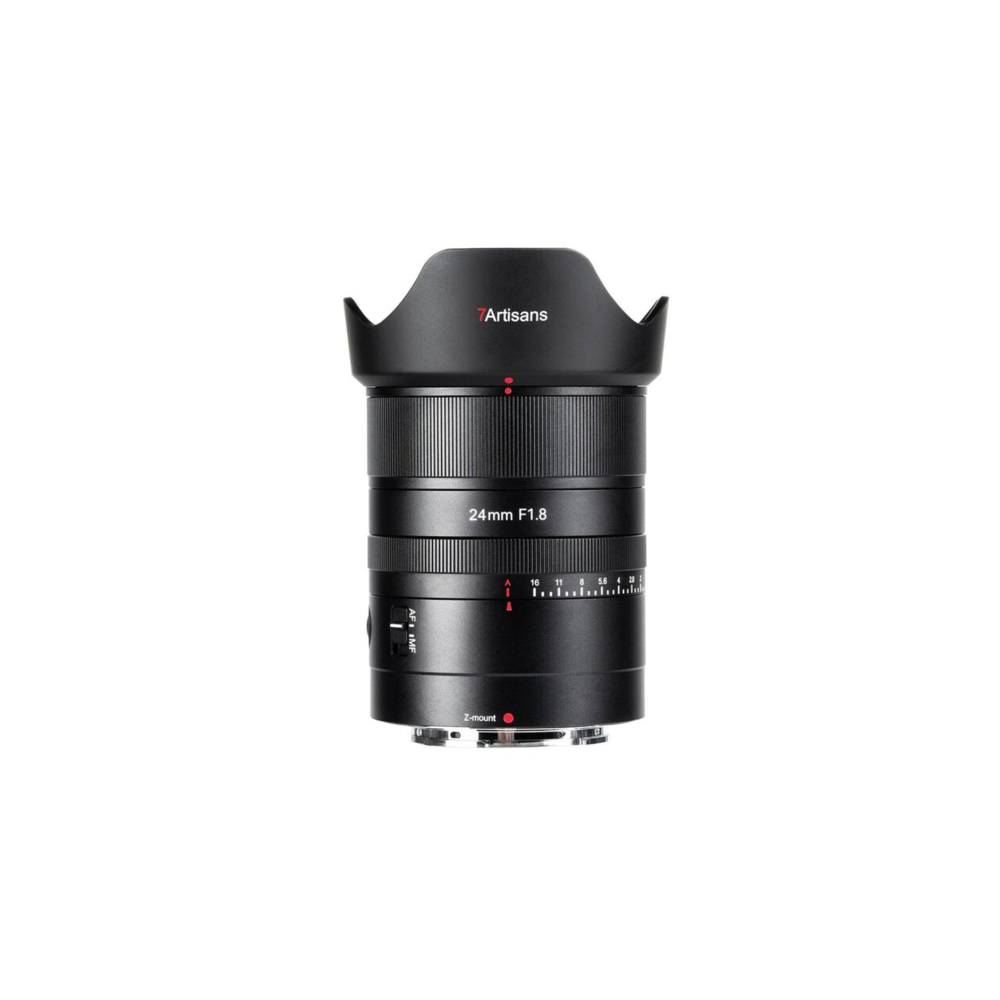 Un obiettivo 7Artisans 24mm F1.8 nero con paraluce e attacco Z.