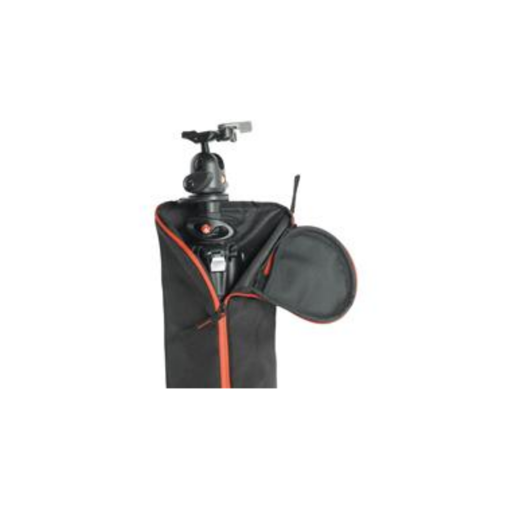 Een zwarte cameratás met rode bies, met een statief erin.